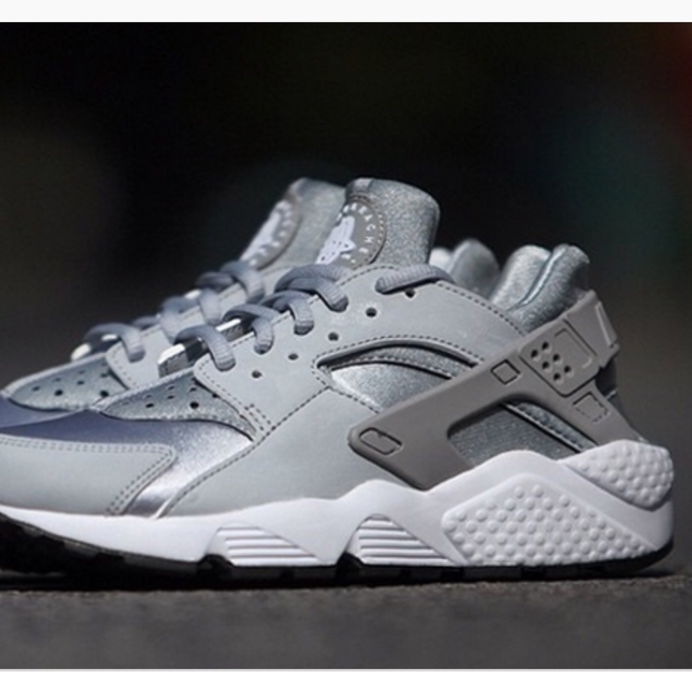 Nike huaraches LAST WEEK BEFORE I DELETE IT